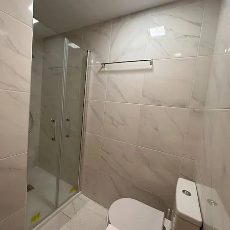 In Guest - Quarto E Casa De Banho Privado 1d